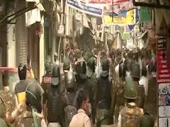 Shaheen Bagh खाली होने के बाद गलियों में इकट्ठा हुए लोग