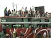 Patna: Locals flout lockdown and travel in buses