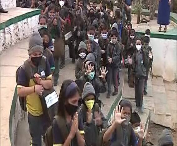 Coronavirus | लवकरात लवकर परीक्षा घेऊन शाळांना सुट्टी द्या, पालकांची मागणी