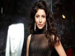 Kanika Kapoor के खिलाफ FIR दर्ज, एयरपोर्ट पर ही संक्रमण पता चलने के बावजूद की गई अनदेखी