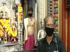 Mumba Devi मंदिर में Corona के डर से Mask लगाकर हो रही पूजा