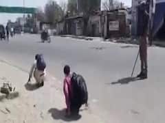 Police misbehaves with people in UP's Badaun, SP apologizes later 