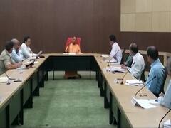 नोएडा के DM को सीएम योगी ने फटकारा, डीएम ने मांगी 3 महीने की छुट्टी | Matrabhoomi