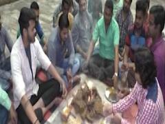 Parayagraj: People offer prayers to fight coronavirus