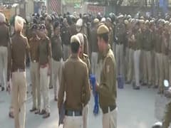 Shaheen Bagh में धारा 144 लगाई गई, पुलिस प्रदर्शनकारियों से हटने की अपील कर रही