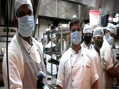 Coronavirus: डर की वजह से घरों से नहीं निकल रहे लोग, वीरान पड़े मॉल