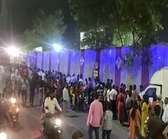 पु्णे तिथे काय उणे! चिकन खाण्यासाठी एक किलोमीटरची रांग | ABP Majha