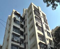 #Coronavirus | कोरोनाबाधित रुग्ण असलेली इमारत बहिष्कृत, शेजारील परिसरातील नागरिकांचा बहिष्कार