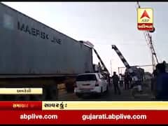 સાવરકુંડલા પાસે રેલવે ફાટક પર કન્ટેનર ફસાતા ટ્રાફિક જામ, જુઓ વીડિયો 