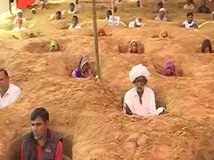 Jaipur: Farmers half-bury their bodies in ground to protest against JDA 