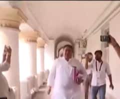 দেখুন: সময়সীমার ১ মিনিট আগে দৌড়তে দৌড়তে গিয়ে মনোনয়ন জমা দীনেশ বাজাজের 