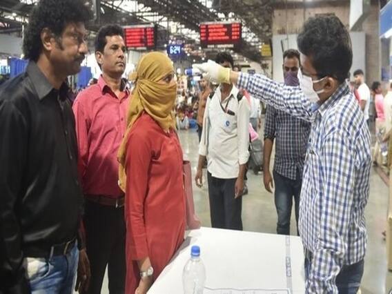 રાજકોટ રેલવે વિભાગની ઘોર બેદરકારી, બહારથી આવતાં લોકોનું નથી થતું થર્મલ સ્ક્રીનિંગ, જુઓ વીડિયો