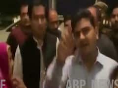 Kamal Nath सरकार पर ऑपरेशन कमल की तैयारी ? गुरुग्राम में मध्य प्रदेश का मिड नाइट शो