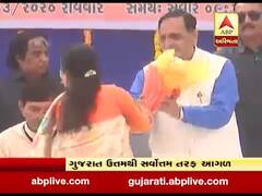 રાજકોટમાં ગુજરાત પોષણ અભિયાનમાં સીએમ રૂપાણીએ વાલીઓ સાથે મુલાકાત કરી, જુઓ વીડિયો