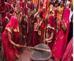 বসন্তে ব্রজভূমি: রঙের উৎসবে মেতে উঠেছে মথুরা 