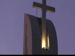 France में चर्च की घंटियां बजाकर कोरोना से लड़ने वालों का आभार, गीजा का पिरामिड हुआ सैनिटाइज