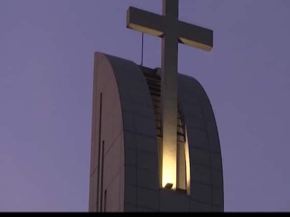 France में चर्च की घंटियां बजाकर कोरोना से लड़ने वालों का आभार, गीजा का पिरामिड हुआ सैनिटाइज