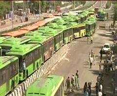 Delhi Anand Vihar | घरी परतण्यासाठी परप्रांतीयांची दिल्लीतील आनंद विहारमध्ये तुफान गर्दी