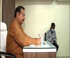 করোনা: ক্রীড়ামন্ত্রী অরূপ বিশ্বাসের অফিসে হ্যান্ড স্যানিটাইজারের সঙ্গে আছে মোবাইল স্যানিটাইজার