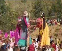 Nandurbar Holi Celebration | होळीला नंदुरबारमध्ये महिलांप्रती आदर व्यक्त करण्याची परंपरा | स्पेशल रिपोर्ट