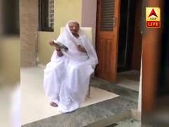 PM Modi की ने मां ने थाली बजाकर किया कोरोना से लड़ने वाले योद्धाओं का सम्मान