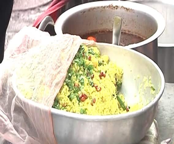 coronavirus | तर्री पोहेवाल्यांवर 'कोरोना' इफेक्ट, घराबाहेर पडणाऱ्य़ांची संख्या घटली