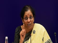 वित्त मंत्री का बड़ा एलानः 3 महीने तक बैंकों के ATM से कैश निकालने पर चार्ज नहीं