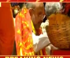 ‘মায়ের পায়ে দুধ ঢেলে পুজো, সন্তুষ্ট শাহ’, জানালেন কালীঘাট মন্দিরের পূজারী 