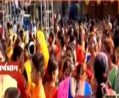 করোনা আতঙ্ক কাটিয়ে রঙের উৎসবে মেতেছে বর্ধমান