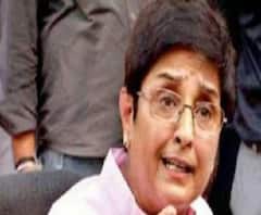 দেখুন: পুদুচেরিতে ফুলের হোলি খেলছেন উপ রাজ্যপাল কিরণ বেদী