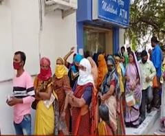 Solapur Bank Rush | पगार, योजनांचे पैसे काढण्यासाठी खातेदारांची झुंबड, बॅंकांसमोर रांगा | Special Report