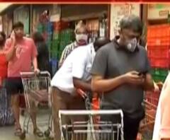 কোথায় 'সোশ্যাল ডিসট্যান্সিং'? লকডাউনের আগে উপচে পড়া ভিড় সুপার মার্কেটগুলোতে