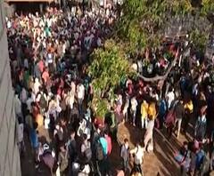 Coronavirus Effect | कसा टाळायचा कोरोना? पुणे स्टेशनवर प्रवाशांची प्रचंड गर्दी