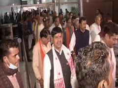 MP રાજકારણઃ બીજેપીને પણ ધારાસભ્યો તુટવાનો ભય હોવાથી તમામ 106ને અજ્ઞાત સ્થળે લઇ જવાયા, જુઓ વીડિયો