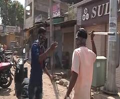 Majha 20-20 | कर्फ्यूदरम्यान रस्त्यावर सैरसपाटा करणाऱ्यांना पोलिसांनी फटकावलं | माझा 20-20 