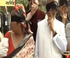 দিল্লি হিংসার প্রতিবাদে সংসদ ভবন চত্বরে চোখে কালো কাপড় বেঁধে ধর্না তৃণমূল ও আপের