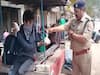 Lockdown: पुलिस वालों की इंसानियत वाली ड्यूटी देखिए