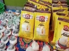 Lockdown: किन्नर समाज ने भूखे और गरीब लोगों को राशन बांटा