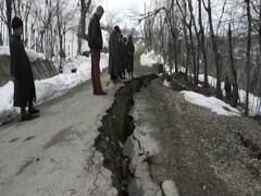 Kulgam में लैंड स्लाइड से लोगों के घरों में पड़ी दरार