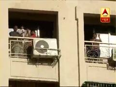 Thane में लोगों ने ताली और थाली बजाकर किया Corona से लड़ने वाले डॉक्टर और नर्स का सम्मान