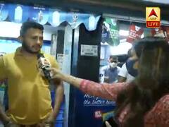 Delhi के Mandi House में Janta Curfew के बीच जरूरी सामान लेने बाहर निकले लोग