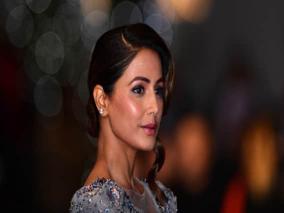 Hina Khan exercises from home post self-quarantine due to Coronavirus
