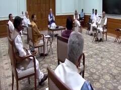 Learn social distancing from Union cabinet members | Master Stroke