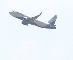 #CoronaEffect on Airlines | देशातील विमान कंपन्यांना कोरोनाचा मोठा फटका, इंडिगोकडून कर्मचाऱ्यांच्या पगारात कपात