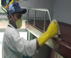 করোনা সংক্রমণ রুখতে শিয়ালদা দক্ষিণ শাখায় ট্রেনের কামরা জীবাণুমুক্ত করার উদ্যোগ রেল কর্তৃপক্ষের