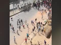 Delhi violence: Video surfaces where rioters pelt stones | Namaste Bharat part 1