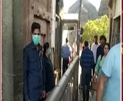 #Corona प्रसिद्ध देवस्थानांमध्ये मास्क, सॅनिटायझरशिवाय देवदर्शन नाही, शिर्डी, पंढरपूर, कोल्हापुरात कोरोनाचा धसका