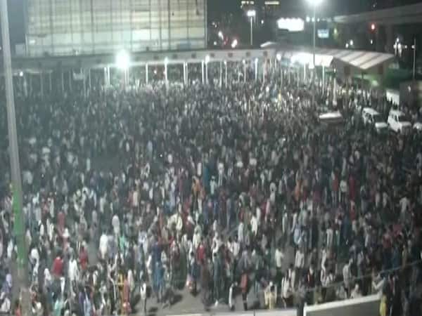 Delhi police DGP: Around 20,000 people at Anand Vihar bus stand