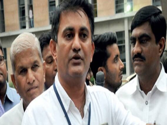 'આ બધા લોકો પૈસાના પૂજારી છે અને પૈસાના કારણે તેમણે કોંગ્રેસ સાથે દગ્ગો કર્યો છે'