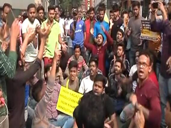 Kolkata: पुलिस से भिड़े प्रदर्शनकारी, Amit Shah की रैली का कर रहे थे विरोध